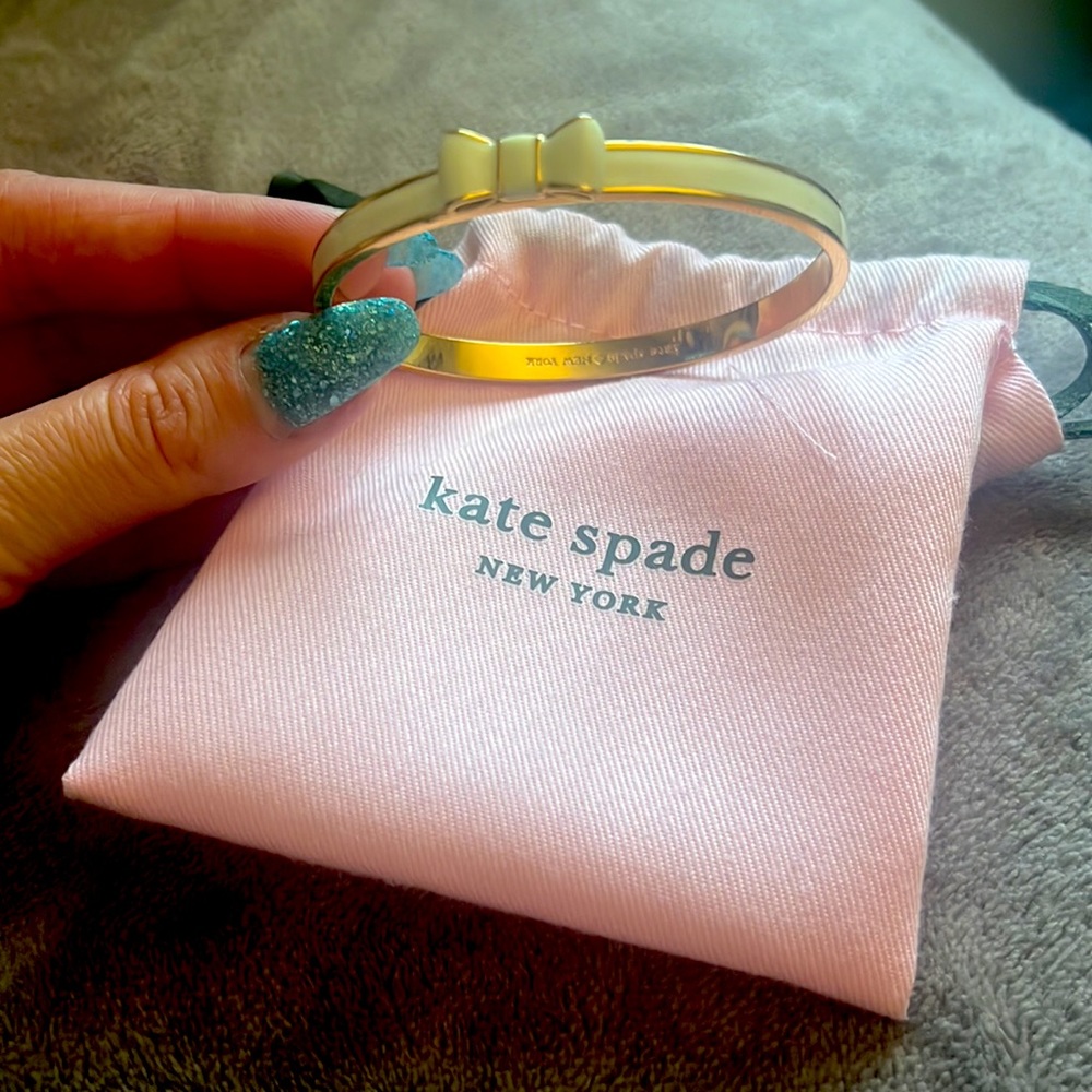KATE SPADE ♠️ — Bow Bangle - Picture 1 of 8